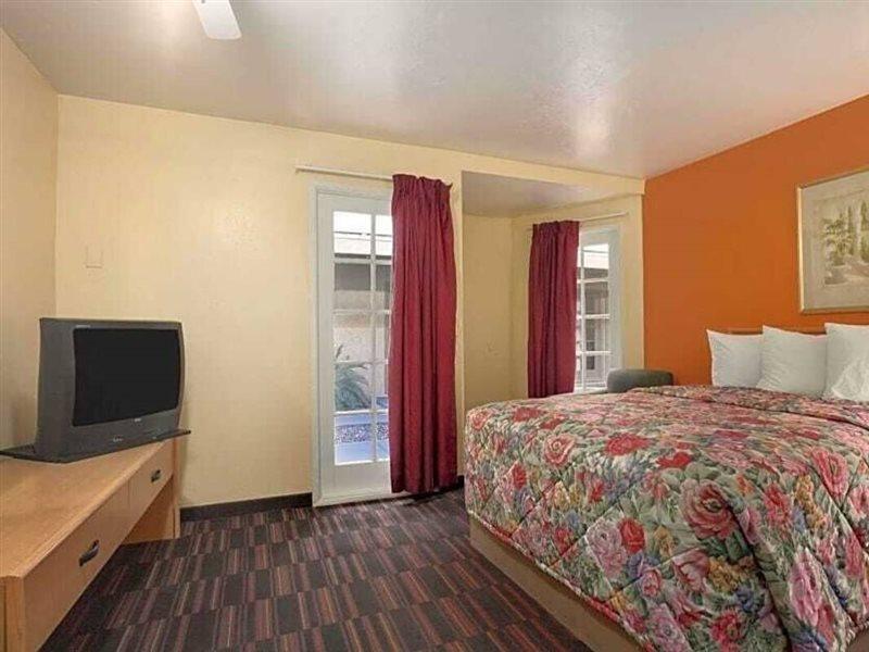 Knights Inn Tucson D.M.A.F Area Екстер'єр фото
