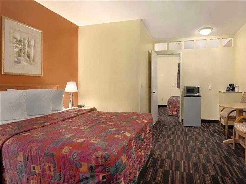 Knights Inn Tucson D.M.A.F Area Екстер'єр фото