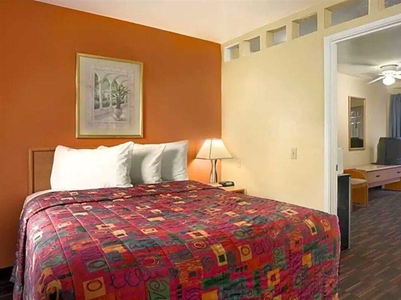Knights Inn Tucson D.M.A.F Area Екстер'єр фото