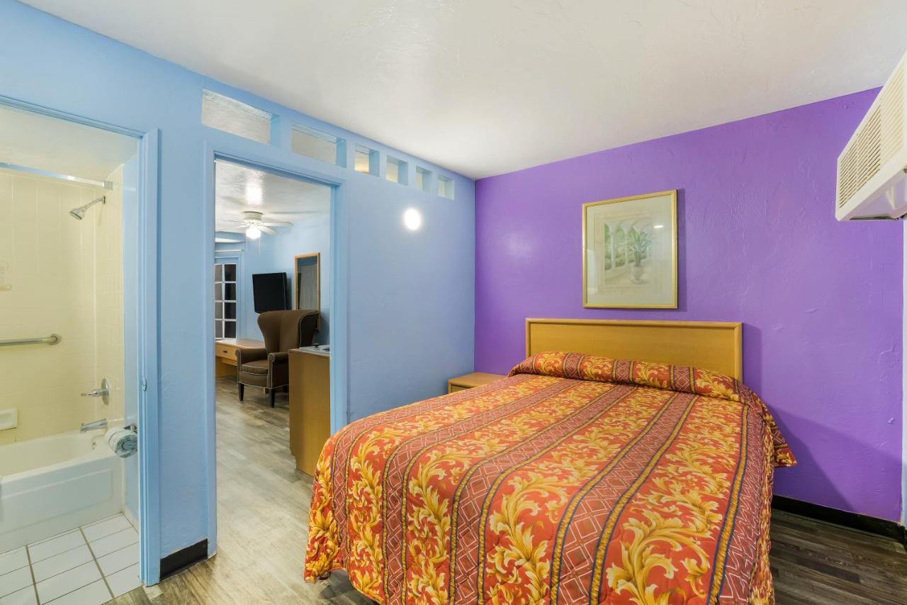 Knights Inn Tucson D.M.A.F Area Екстер'єр фото