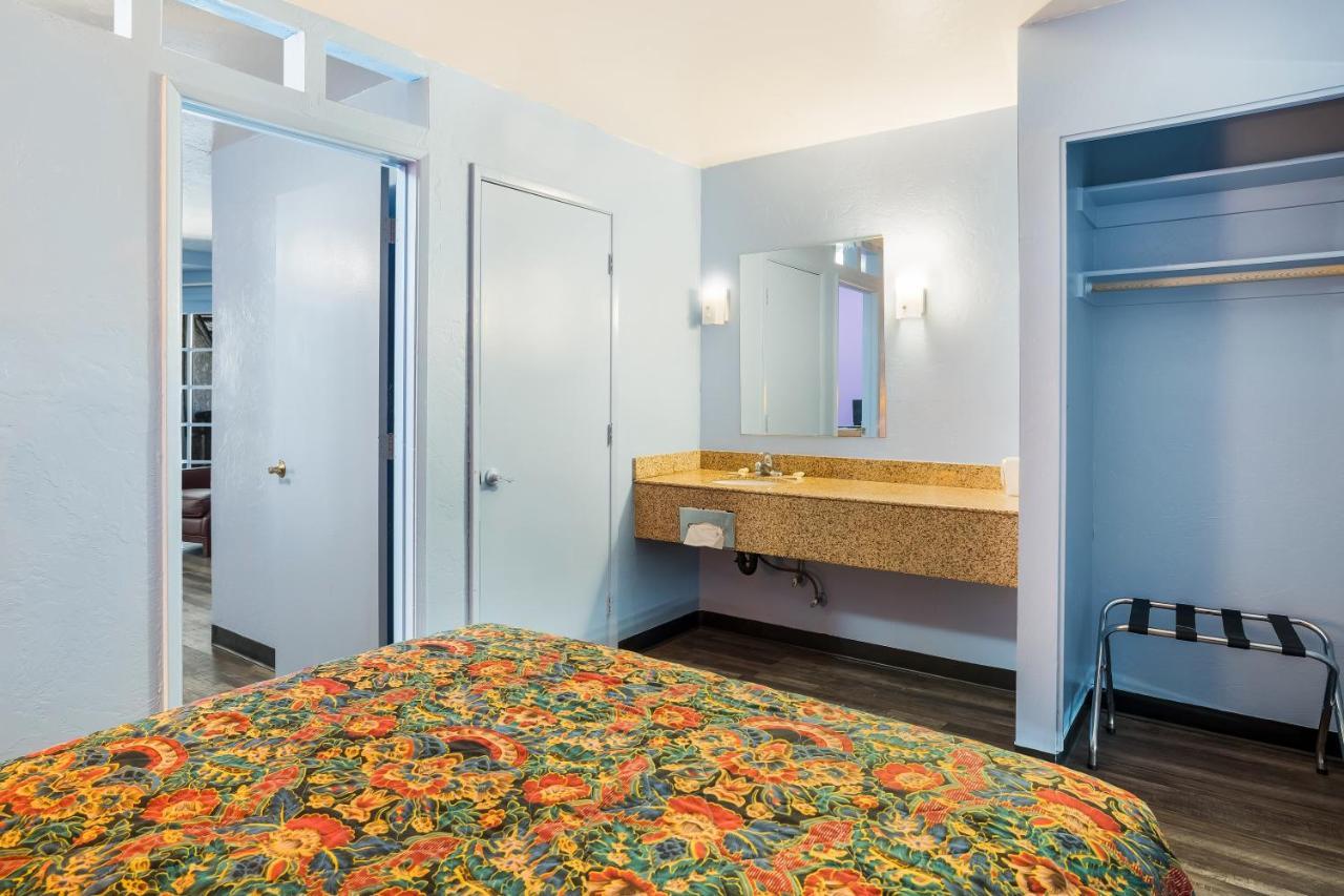 Knights Inn Tucson D.M.A.F Area Екстер'єр фото