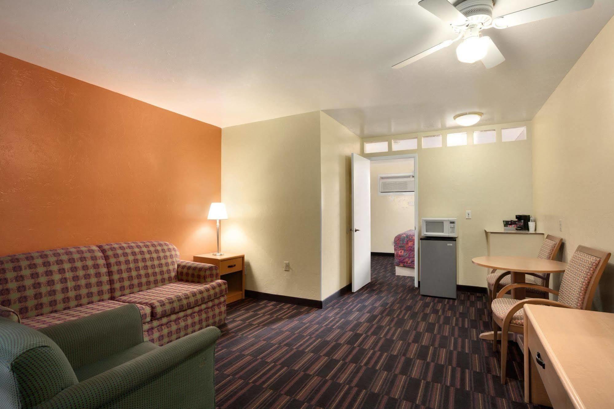 Knights Inn Tucson D.M.A.F Area Екстер'єр фото