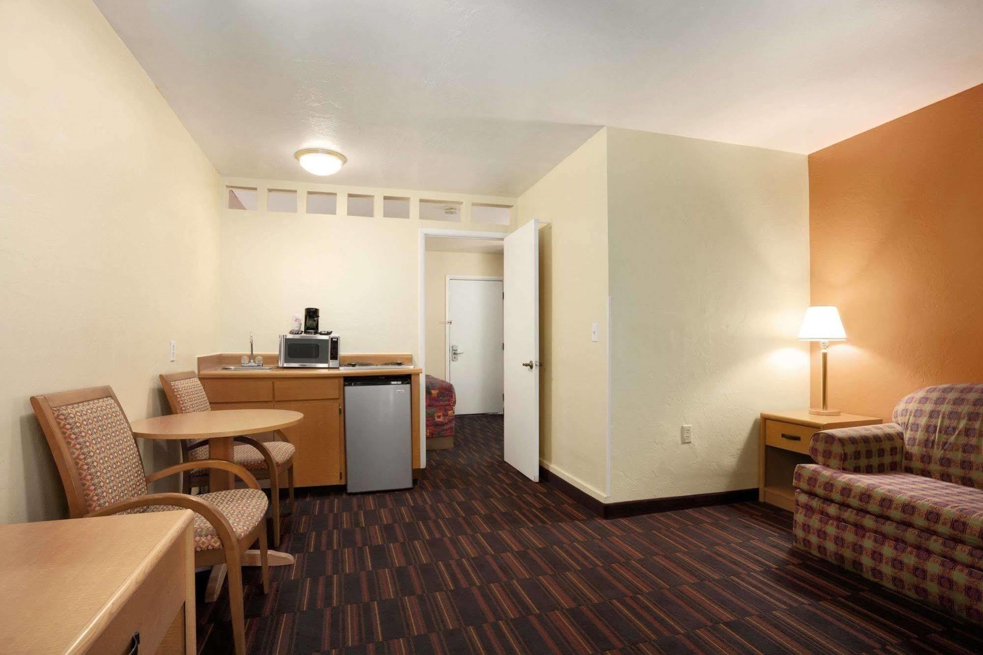 Knights Inn Tucson D.M.A.F Area Екстер'єр фото